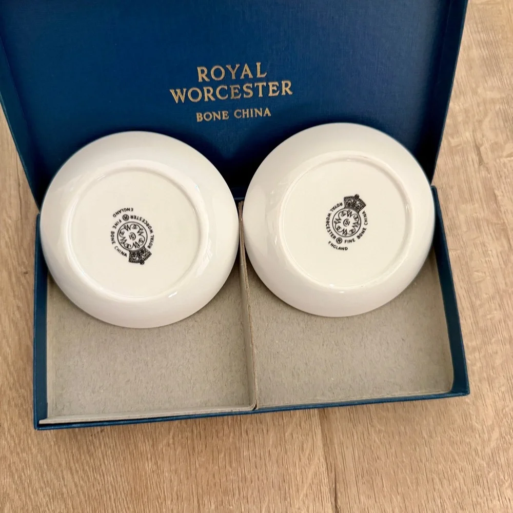 2 PCS ROYAL WORCESTER FINE BONE CHINA ENGLAND DAHLIA MINI PLATES‎ DISHES 4” NIB